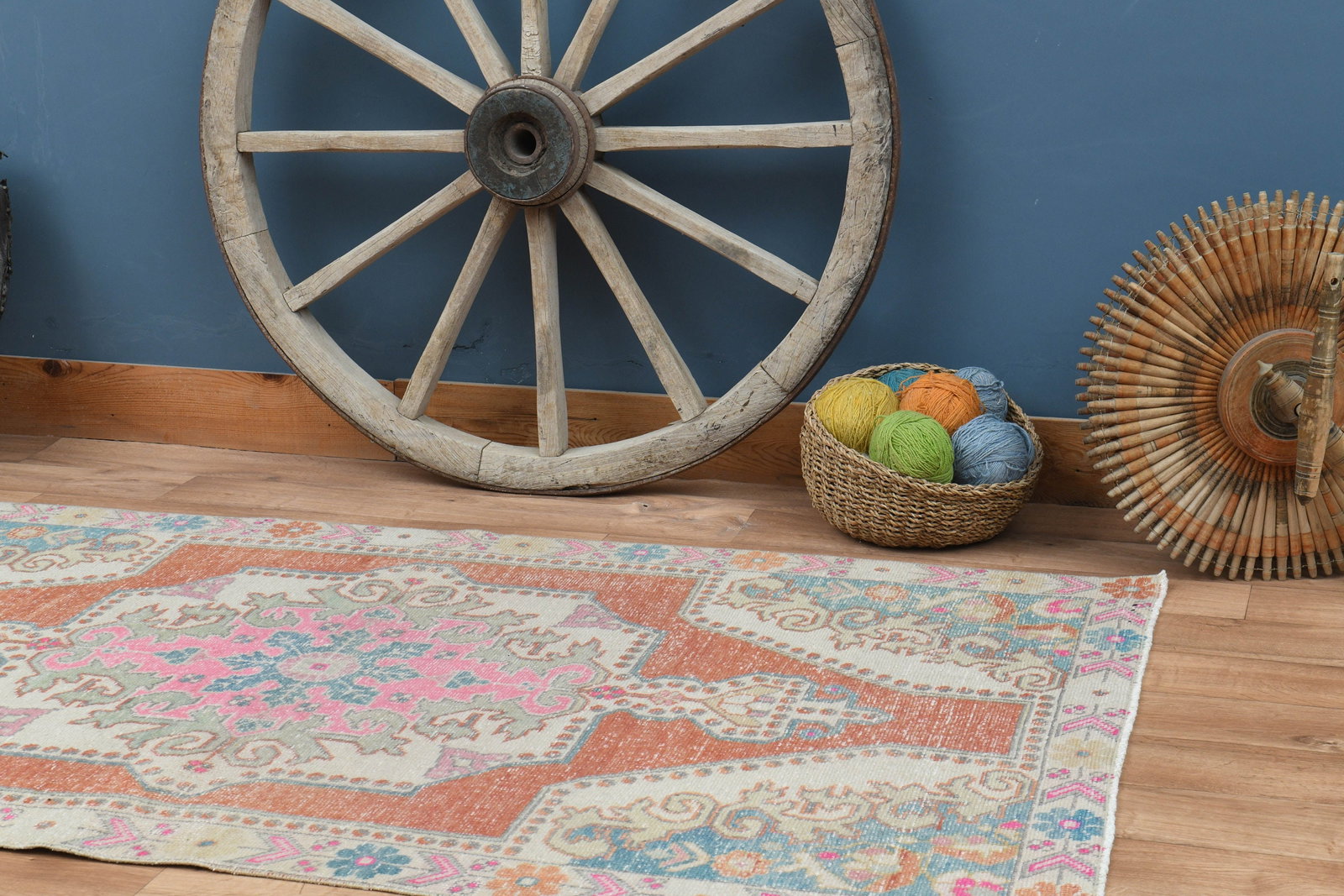 4'8x7 ft, ORIENTAL BOHEMIAN RUG: Title: 4'8x7 ft, ORIENTAL BOHEMIAN RUG Description: This Turkish one-of-a-kind Vintage Turkish Rug is hand-knotted and handwoven by the most skilled artisans who use pure wool, in muted, natural tones