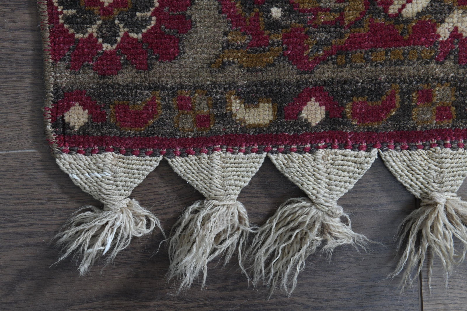6'4x10'9 ft, PURPLE ANTIQUE RUG, Living Room: Title: 6'4x10'9 ft, PURPLE ANTIQUE RUG, Living Room Description: This Turkish one-of-a-kind Vintage Turkish Rug is hand-knotted and handwoven by the most skilled artisans who use pure wool, in muted, 