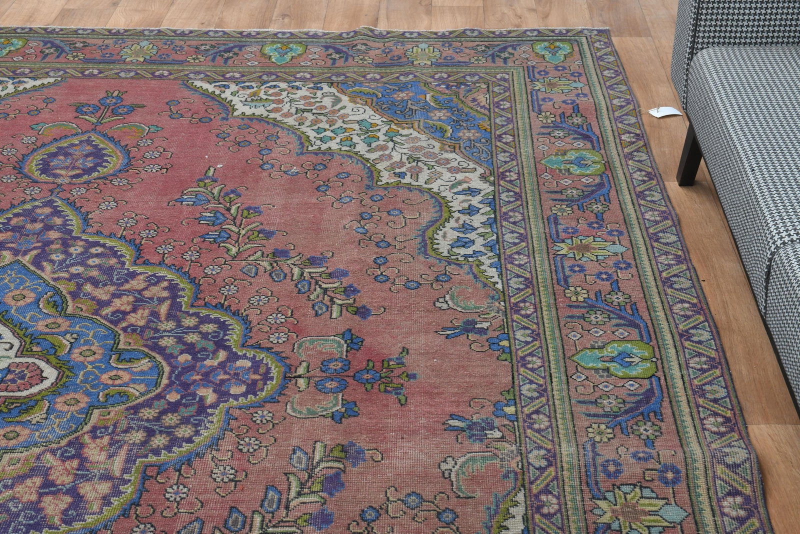 9.3x12.9 ft, PINK Vintage Area rug: Title: 9.3x12.9 ft, PINK Vintage Area rug Description: This Turkish one-of-a-kind Anatolian Vintage Rug is hand-knotted and handwoven by the most skilled artisans who use pure wool, in muted, natural 