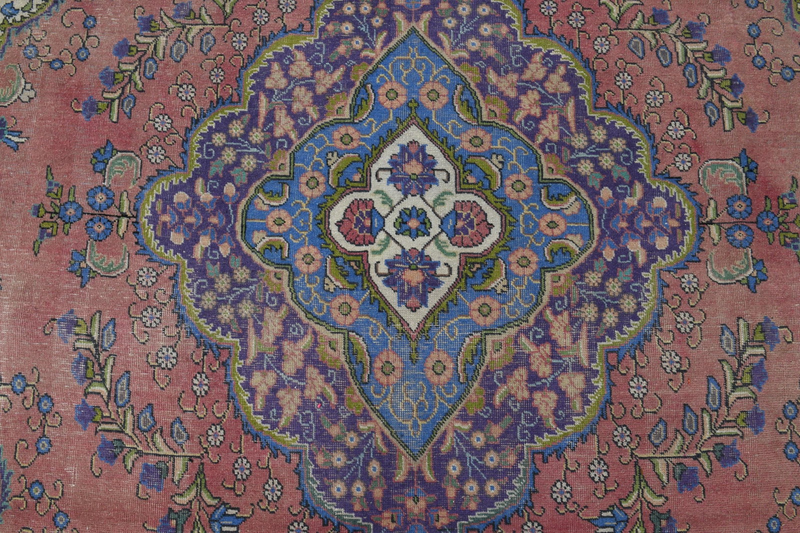 9.3x12.9 ft, PINK Vintage Area rug - 4