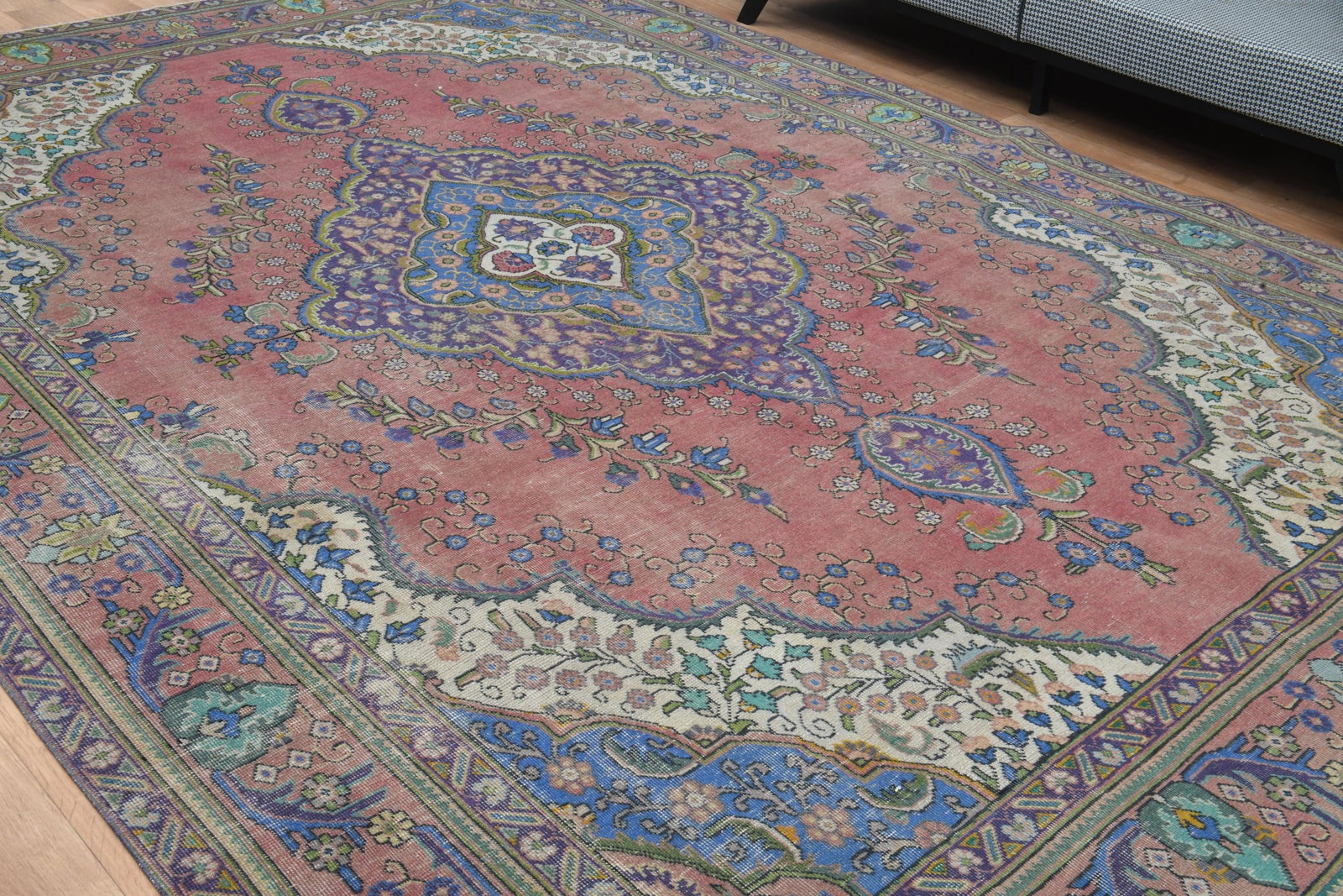 9.3x12.9 ft, PINK Vintage Area rug - 8