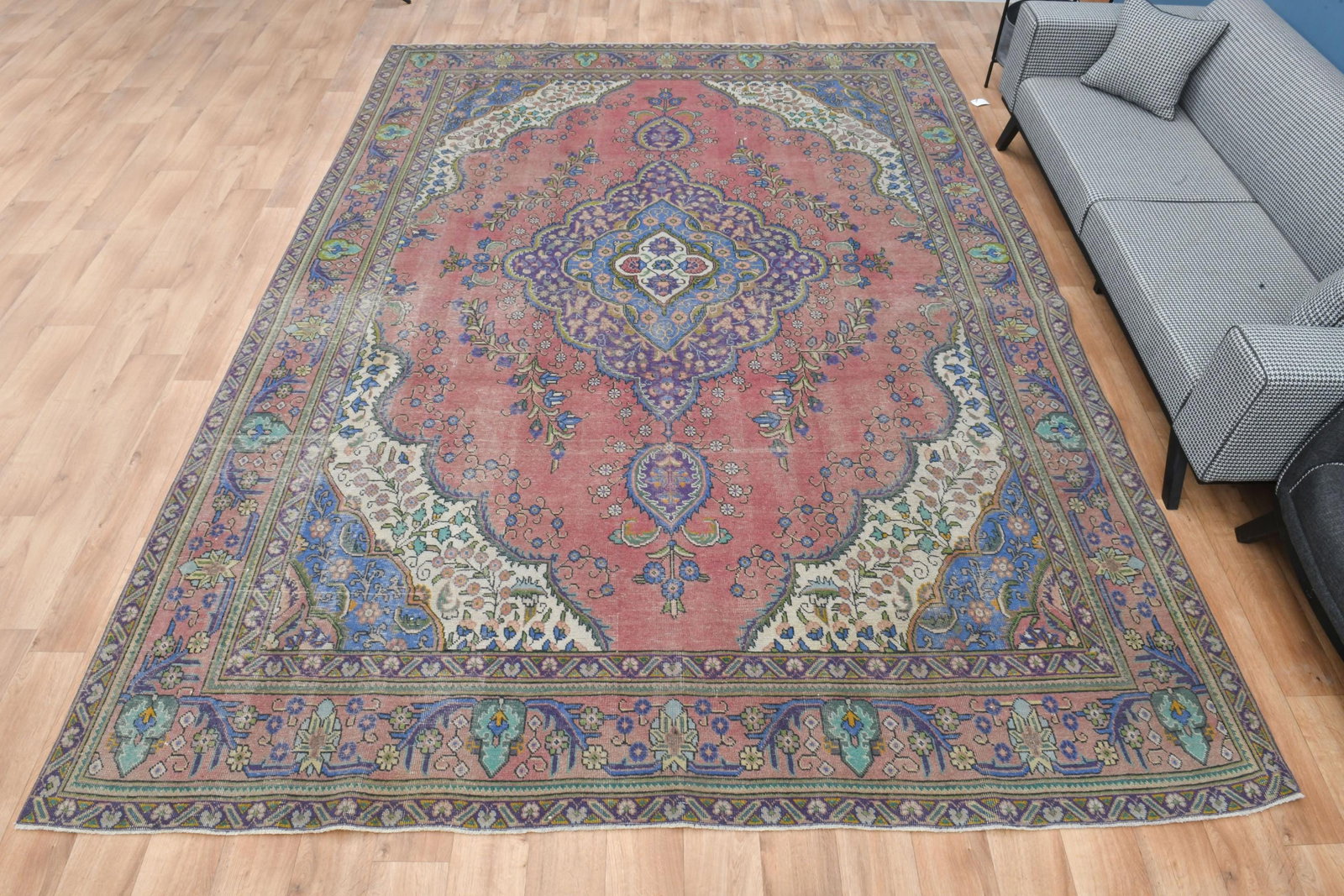 9.3x12.9 ft, PINK Vintage Area rug - 9