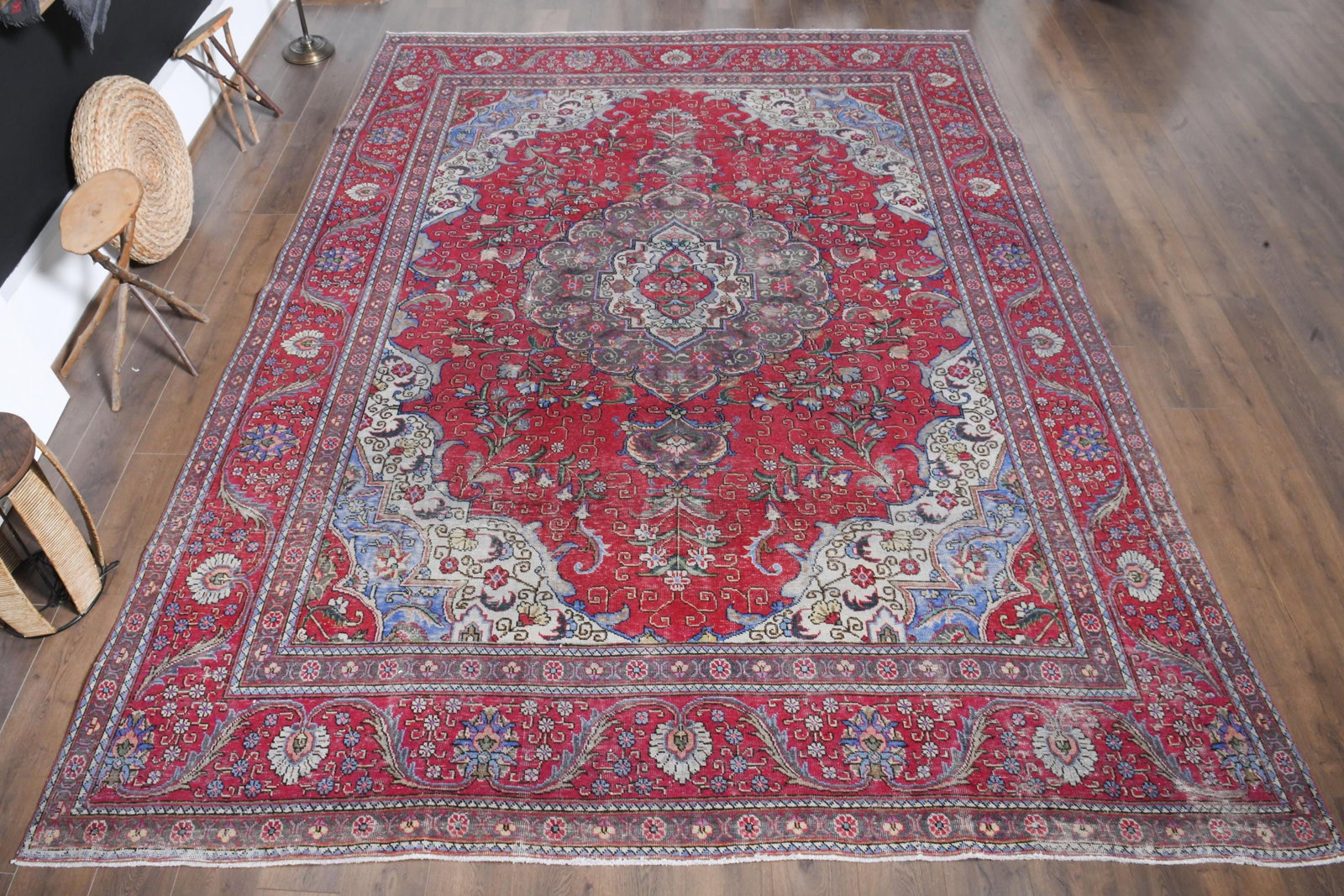 9'7x12'4 ft, RED MINIMALIST RUG: Title: 9'7x12'4 ft, RED MINIMALIST RUG Description: This Turkish one-of-a-kind Anatolian Vintage Rug is hand-knotted and handwoven by the most skilled artisans who use pure wool, in muted, natural