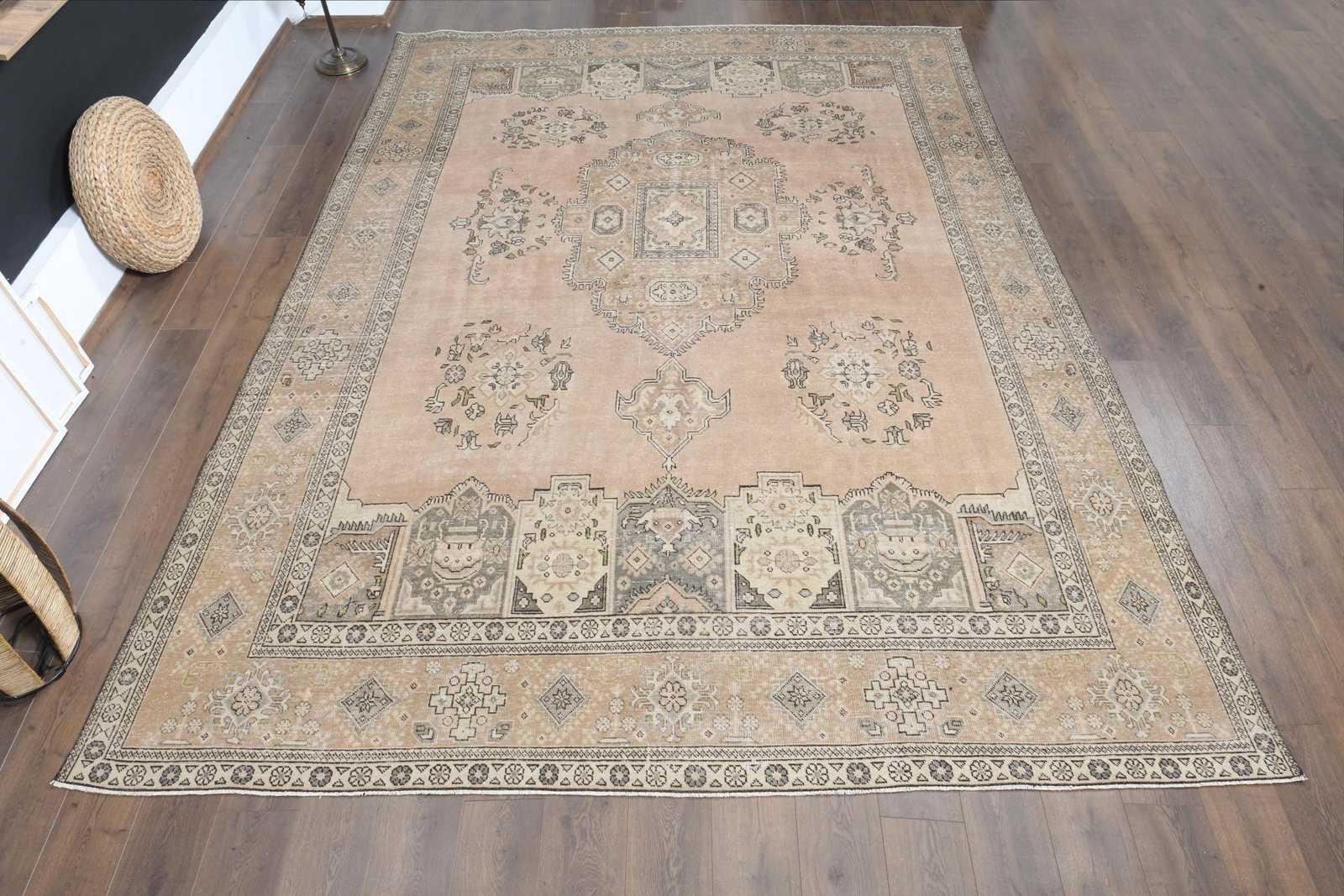 9'4x12'7 ft, OVERSIZED ORANGE BROWN, Minimalist Decor, Area: Title: 9'4x12'7 ft, OVERSIZED ORANGE BROWN, Minimalist Decor, Area Description: This Turkish one-of-a-kind Anatolian Vintage Rug is hand-knotted and handwoven by the most skilled artisans who use