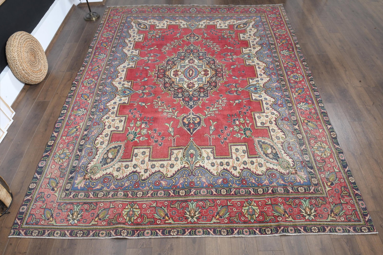 9'5x12'3 ft, OVERSIZED PERSIAN RUG, Minimalist D?cor: Title: 9'5x12'3 ft, OVERSIZED PERSIAN RUG, Minimalist D?cor Description: This Turkish one-of-a-kind Anatolian Vintage Rug is hand-knotted and handwoven by the most skilled artisans who use pure wool, 