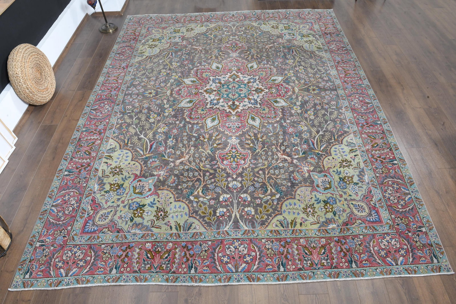 9'8x12'7 ft, PERSIAN COLORFUL RUG, Oversized Antique: Title: 9'8x12'7 ft, PERSIAN COLORFUL RUG, Oversized Antique Description: This Turkish one-of-a-kind Anatolian Vintage Rug is hand-knotted and handwoven by the most skilled artisans who use pure wool, 