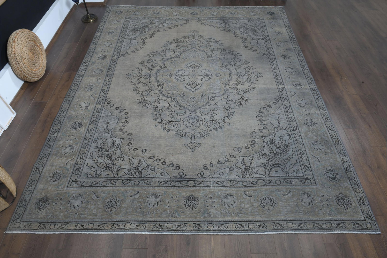 9'8x12'5 ft, PERSIAN MINIMALIST RUG: Title: 9'8x12'5 ft, PERSIAN MINIMALIST RUG Description: This Turkish one-of-a-kind Anatolian Vintage Rug is hand-knotted and handwoven by the most skilled artisans who use pure wool, in muted, natural