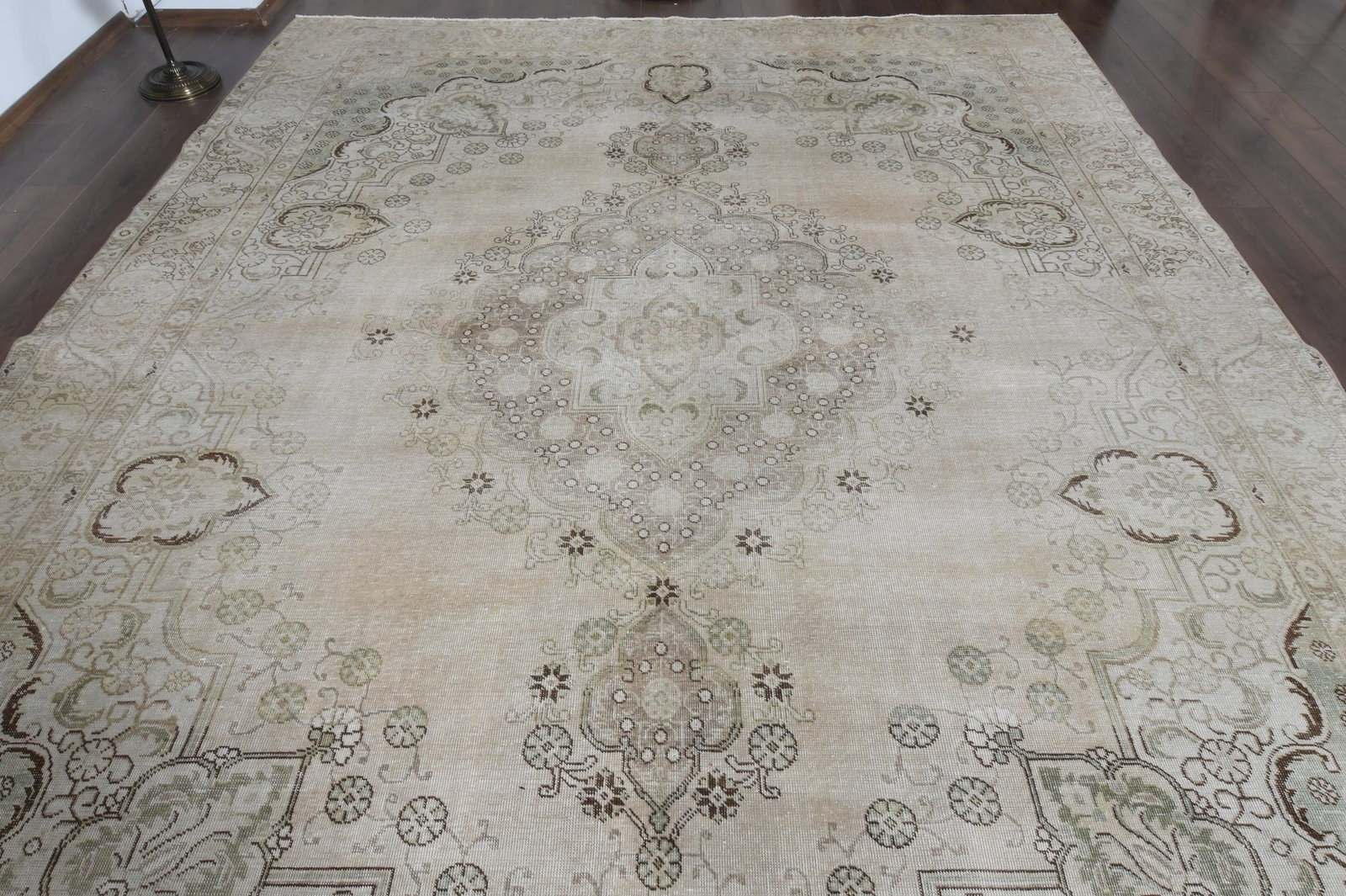 9.4x12.2 ft, OVERSIZED NEUTRAL RUG - 3