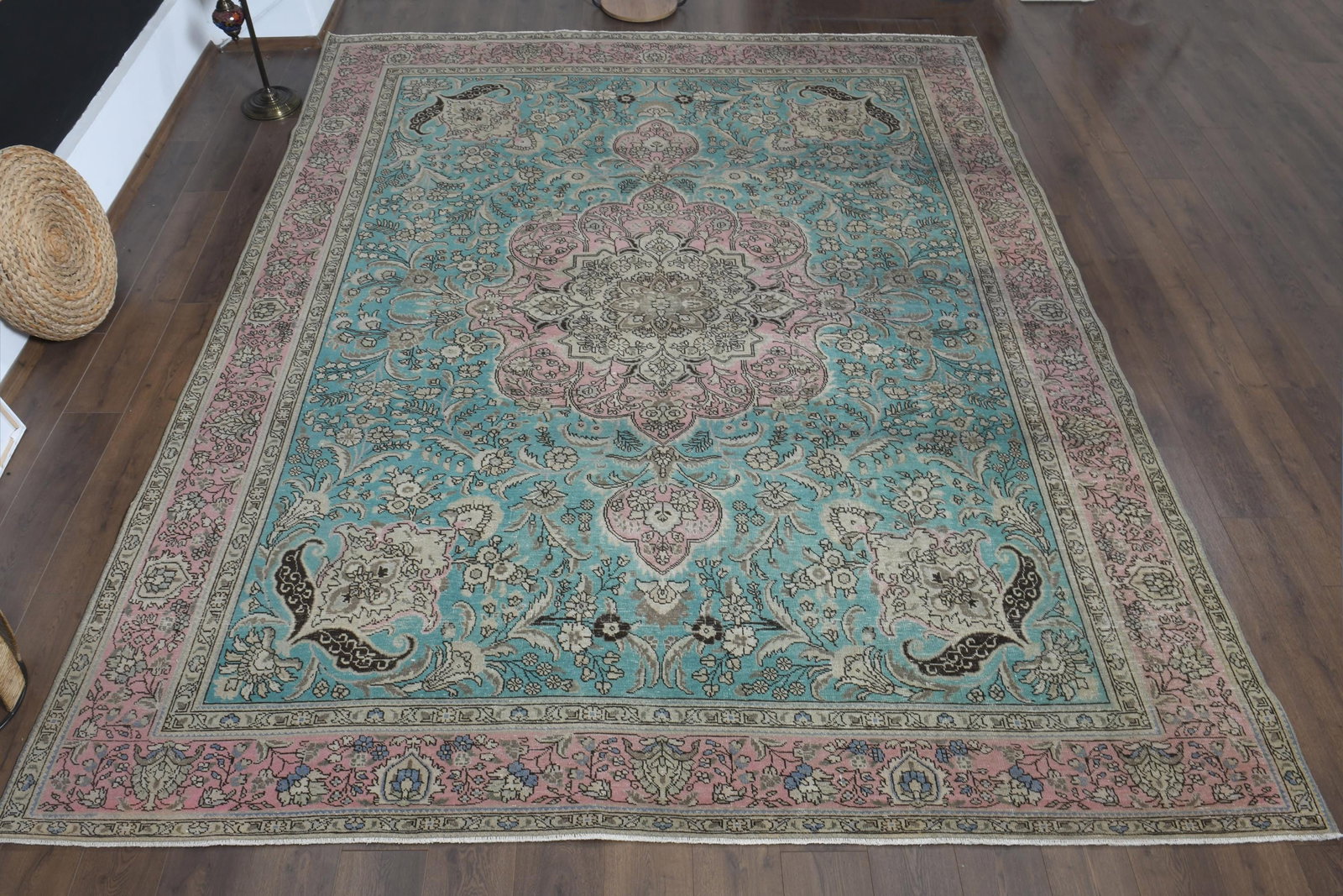 9.9x12.3 ft, LUxURY VINTAGE RUG, Handmade: Title: 9.9x12.3 ft, LUxURY VINTAGE RUG, Handmade Description: This Turkish one-of-a-kind Anatolian Vintage Rug is hand-knotted and handwoven by the most skilled artisans who use pure wool, in muted,
