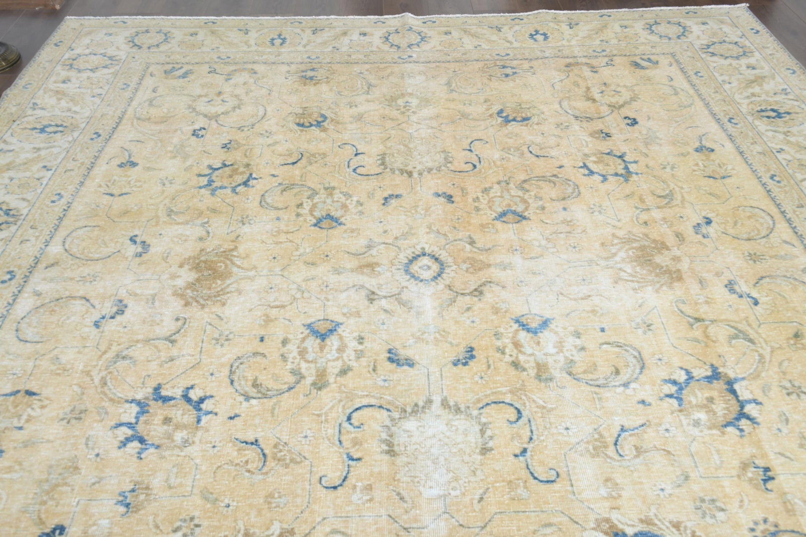 9'5x10'9 ft, BRIGHT LUxURY RUG - 8