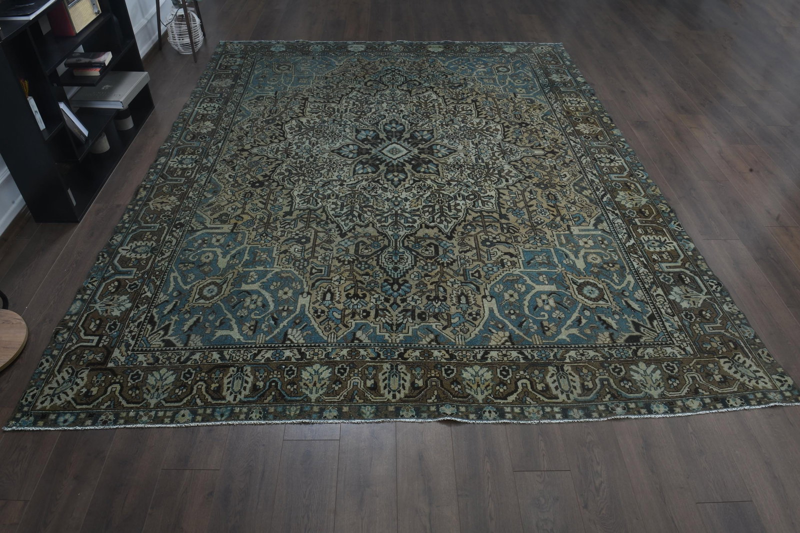 9'2x11'3 ft, PERSIAN DECOR RUG, Vintage Persian: Title: 9'2x11'3 ft, PERSIAN DECOR RUG, Vintage Persian Description: This Turkish one-of-a-kind Anatolian Vintage Rug is hand-knotted and handwoven by the most skilled artisans who use pure wool, in mu