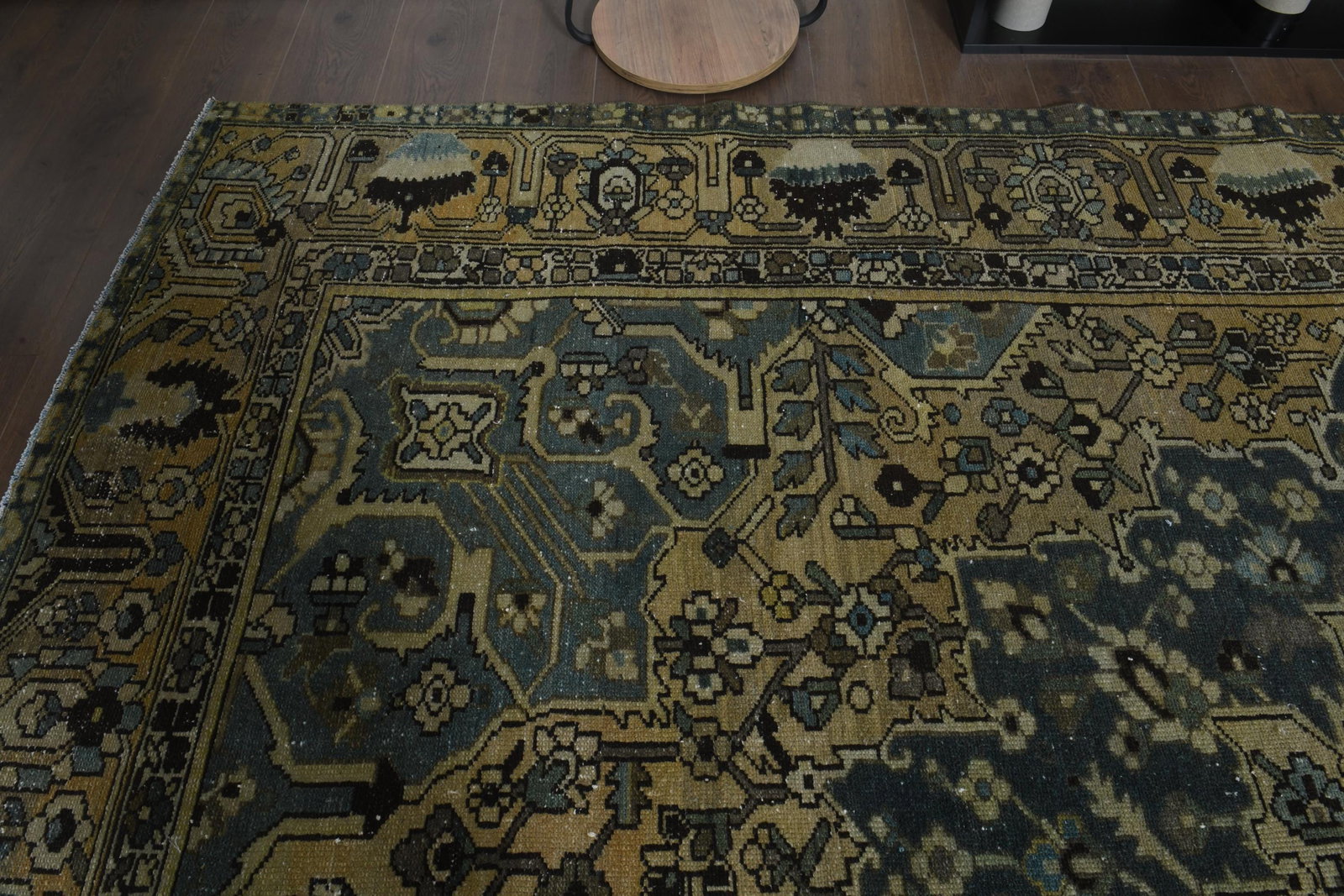 9'3x12'2 ft, BEIGE BROWN RUG, Vintage Antique: Title: 9'3x12'2 ft, BEIGE BROWN RUG, Vintage Antique Description: This Turkish one-of-a-kind Anatolian Vintage Rug is hand-knotted and handwoven by the most skilled artisans who use pure wool, in