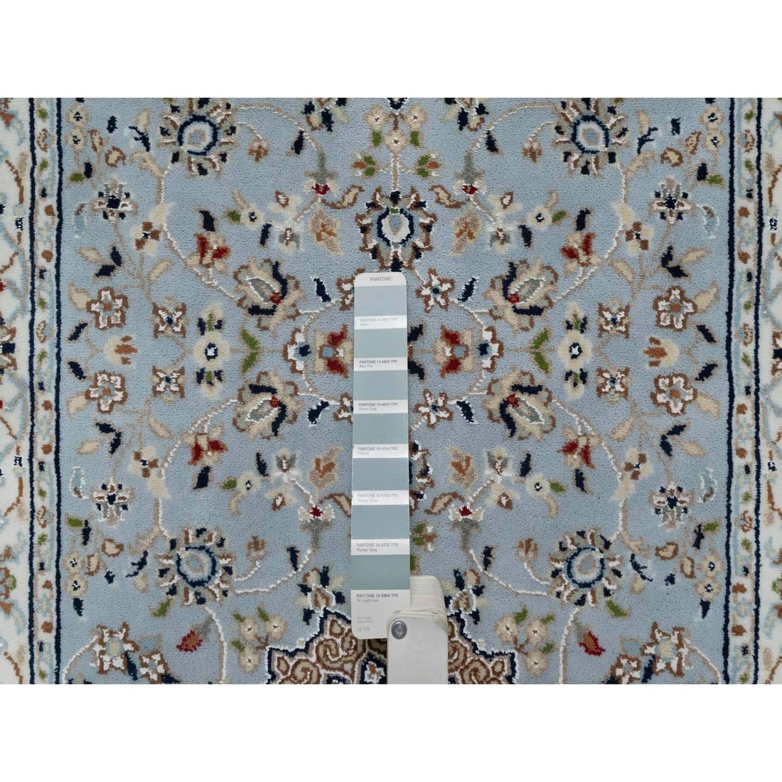 Blue 250 KPSI Hand Knotted Nain Floral Medallion Wool and Silk Rug - 4