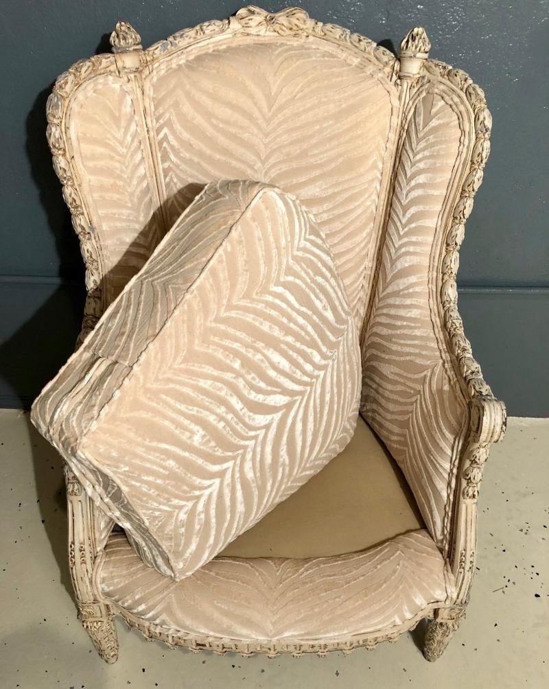 French Louis XVI Style Bergère Armchair with Silk Velvet Upholstery - 7