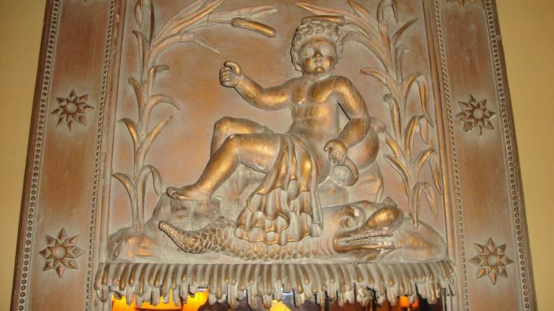 Swedish Style Wall Console Mirror Depicting a Cherub - 3