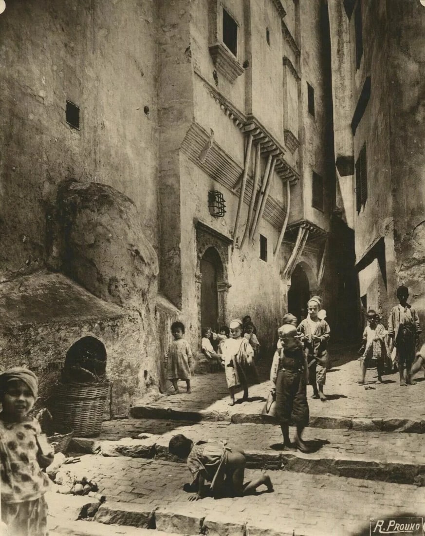 1910 R. PROUHO - Kids in the Street , Algeria Vintage Photographs - 5