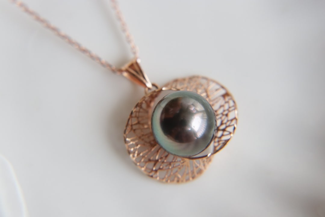 18K Gold Saltwater Pearl Pendant - 2