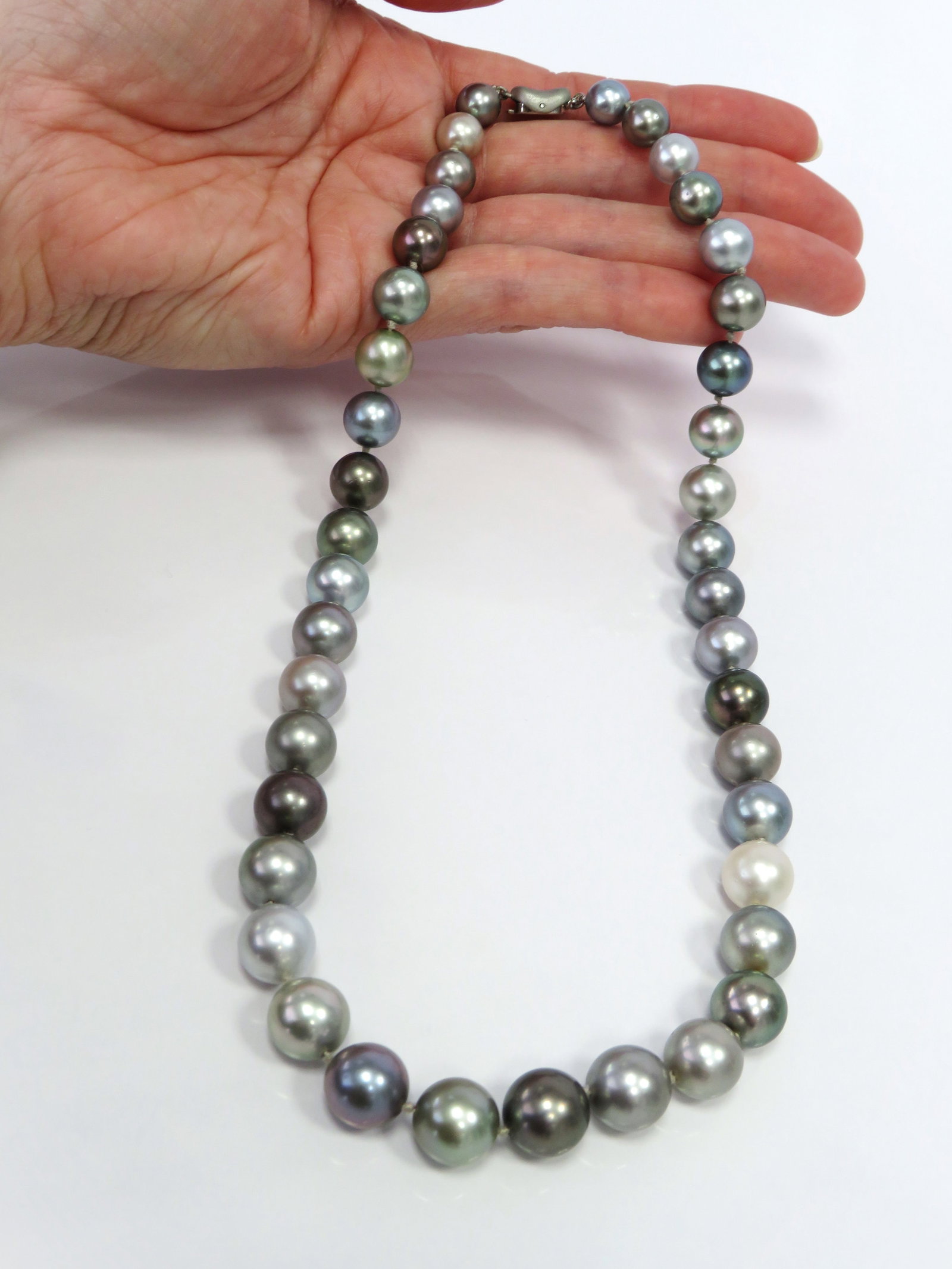8-11mm Round Multi-Color Tahitian Pearl Necklace: Title:8-11mm Round Multi-Color Tahitian Pearl Necklace Description:A-AA Grade High luster, Multi-Color Round, with minimal spots/blemishes, 41 pearl pieces, 19 inches long hand-knotted with 925