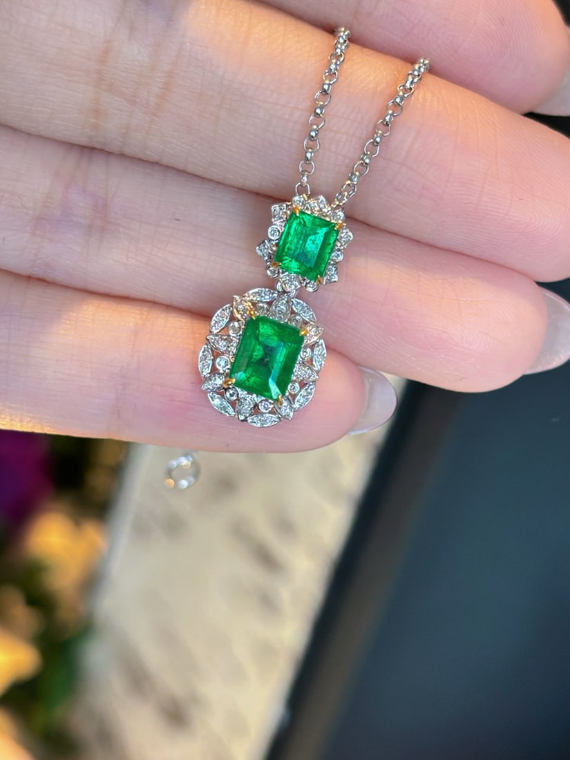 18K Gold Vivid Green Emerald Pendant - 2
