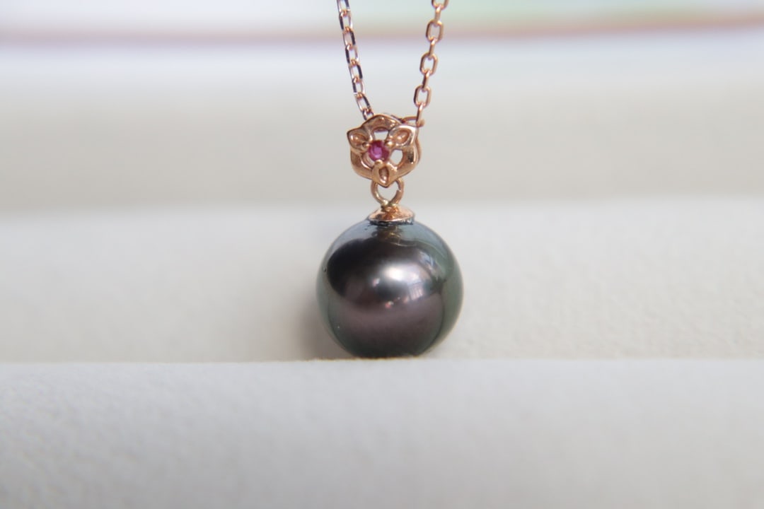 18K Gold Tahitian Pearl Pendant - 7