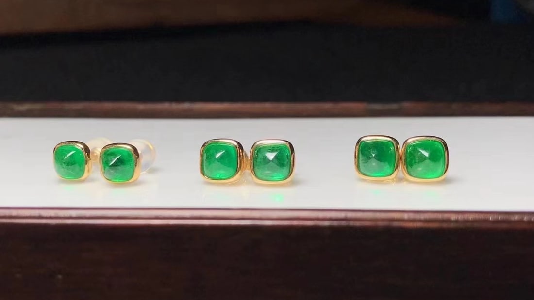 18K Gold Vivid Green Emerald Earrings - 4