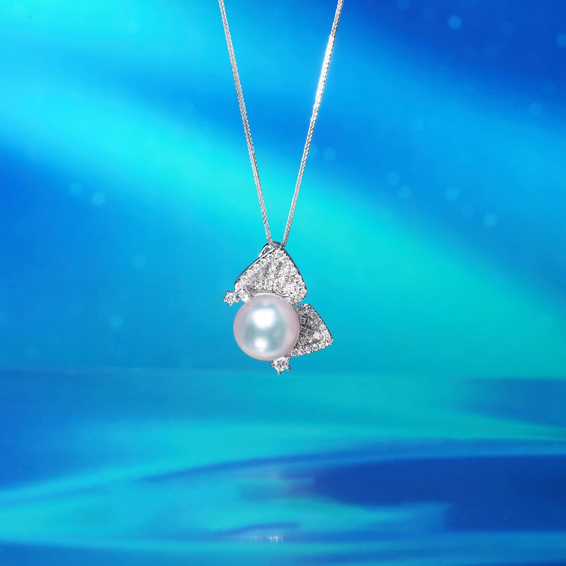 18K Gold Seawater Pearl and Diamond Pendant - 2