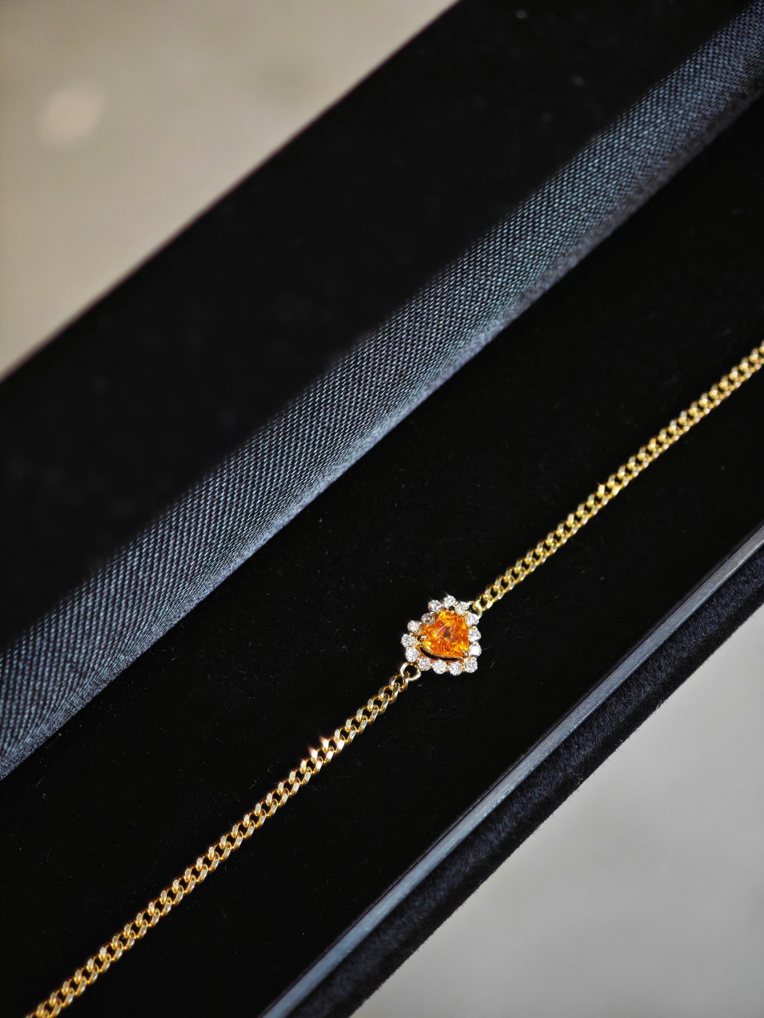 18K Gold Heart-Shaped Fanta Stone Diamond Bracelet - 2