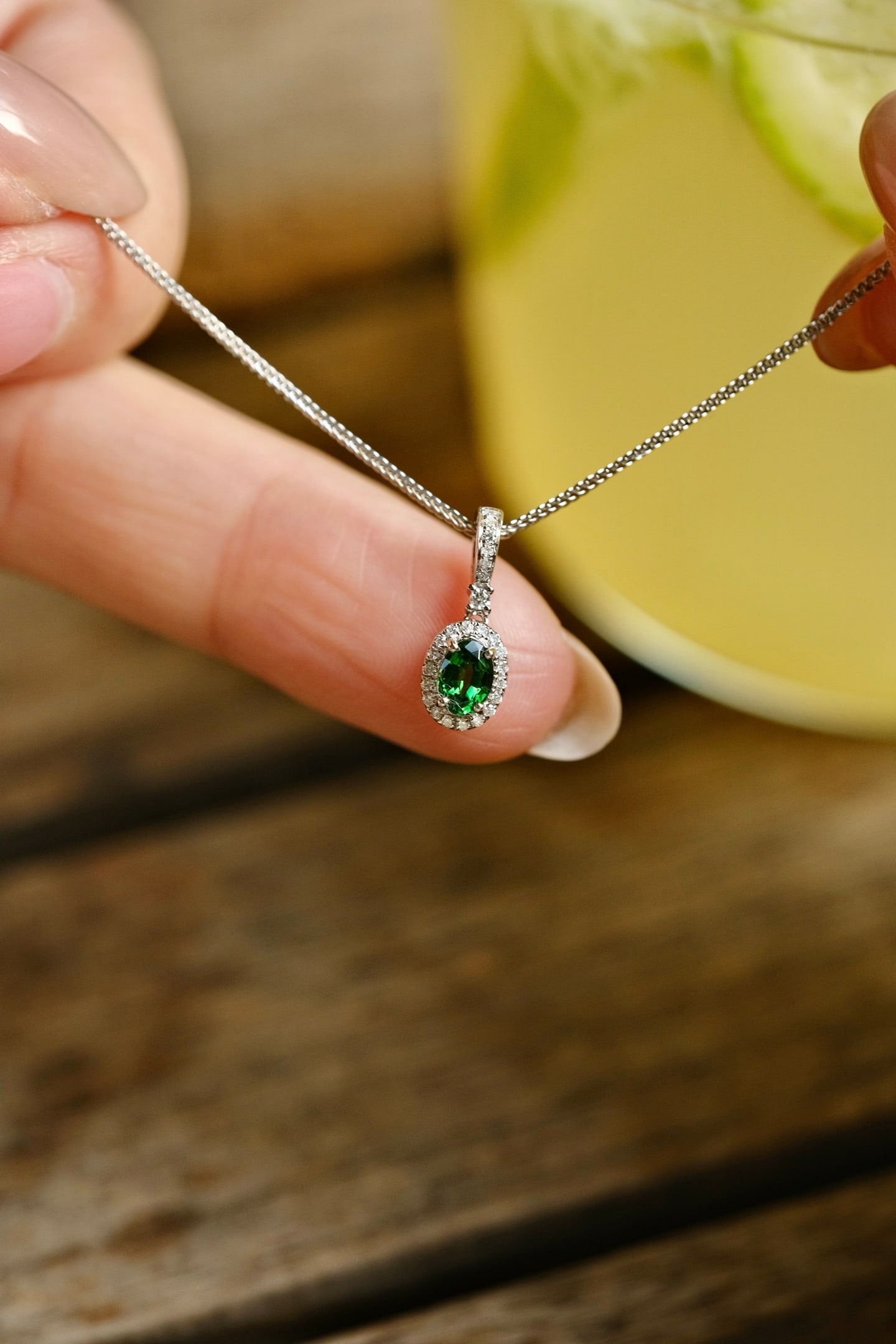 18K Gold Natural Vivid Green Tsavorite Pendant - 3