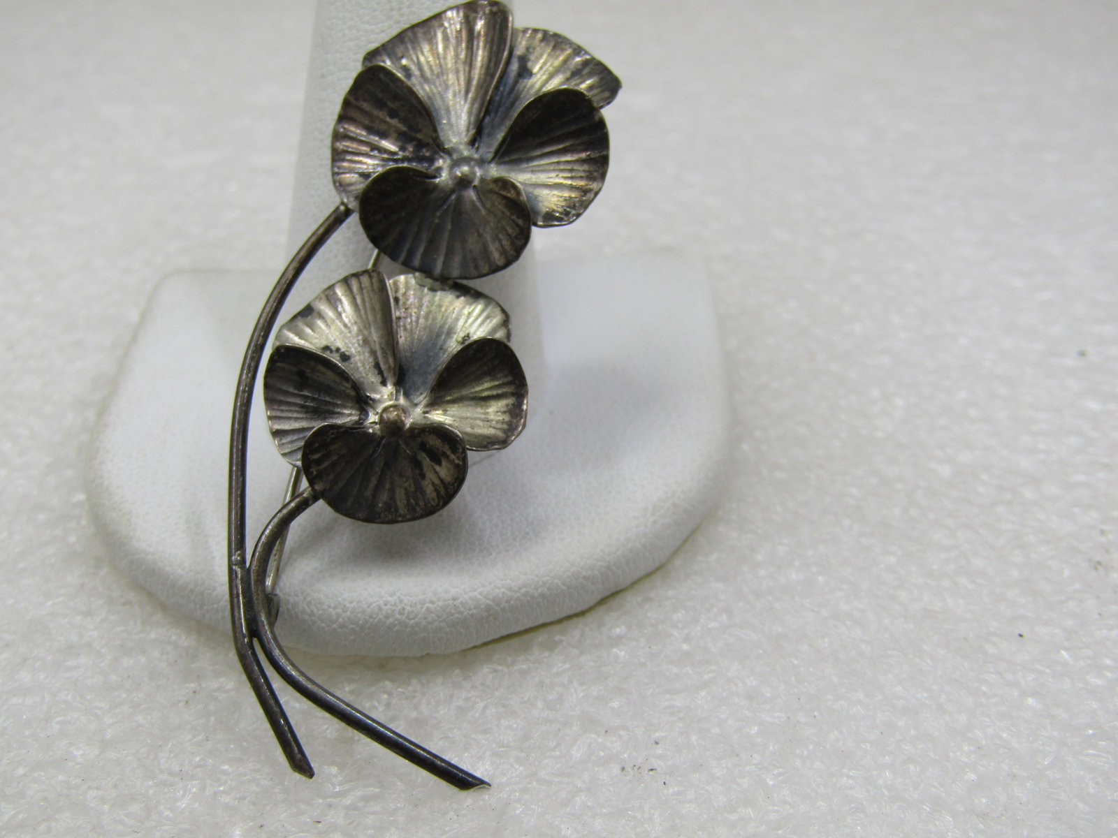 Vintage Sterling Pansy Brooch sigined Stuart Nye, 2.25" - 4