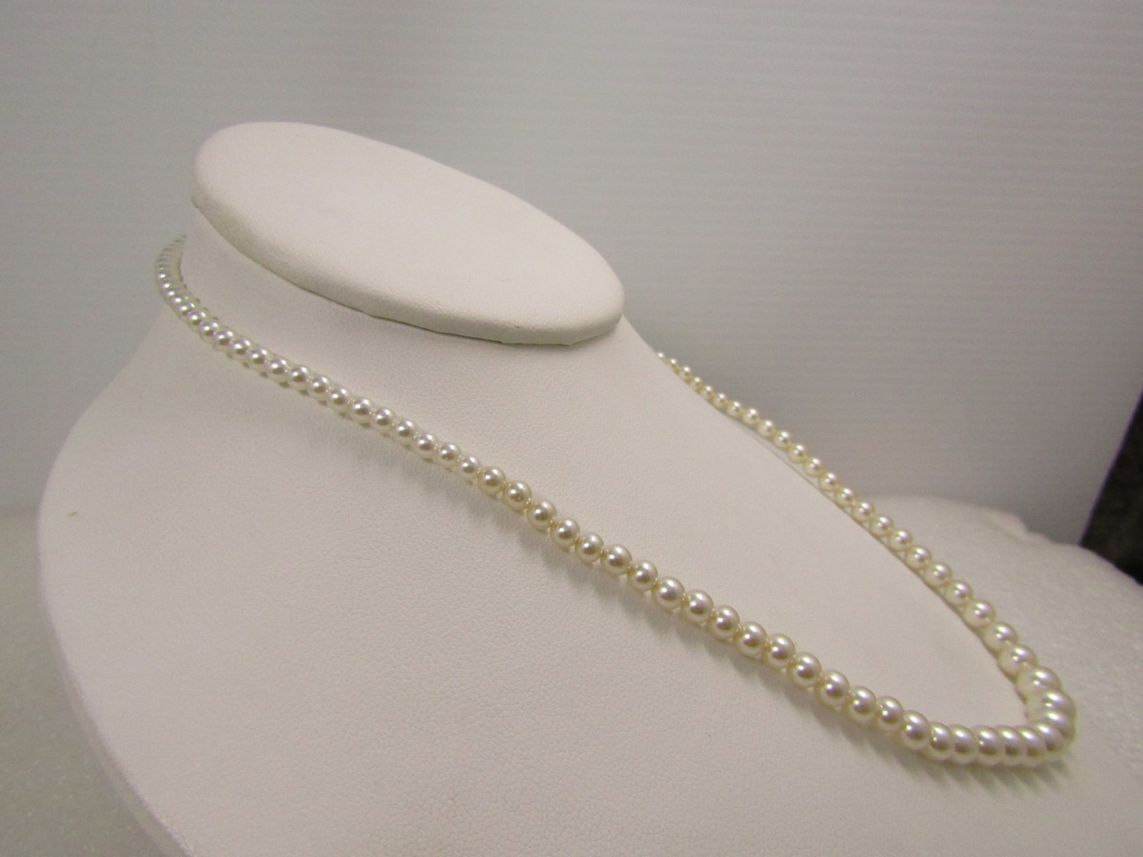 Vintage Graduated Pearl Necklace, Sterling Filigree Box Clasp, 18" Signed G, 1970's-1980's . - 3
