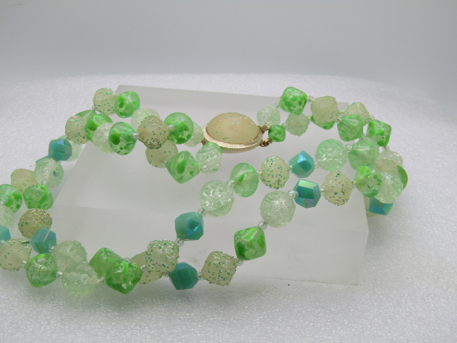 Vintage Green/White Lucite Double Strand Necklace, Hong Kong, 1950's-1960's - 5