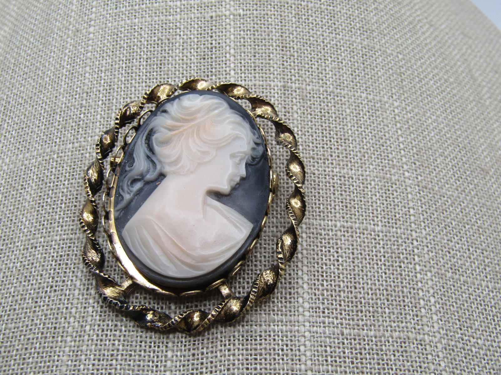 Vintage Cameo Brooch, Black & White , 1960's - 3
