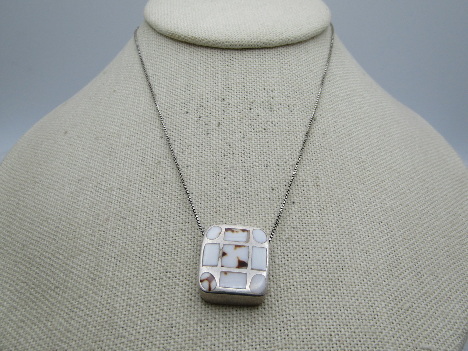 Vintage Sterling Inlaid Agate Necklace, 19.5", 1980's-1990's: Title: Vintage Sterling Inlaid Agate Necklace, 19.5", 1980's-1990's Description: Vintage Sterling Inlaid Agate Necklace, 19.5", 1980's-1990's. This has a 21mm by 18mm rectangular 7mm thick slide with 