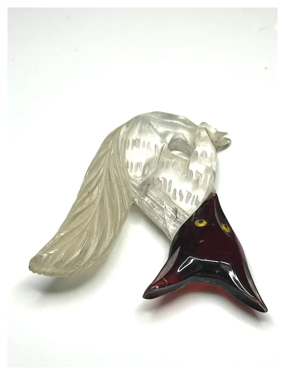 Vintage Lucite Carved Sly Fox Brooch/Pin - 4