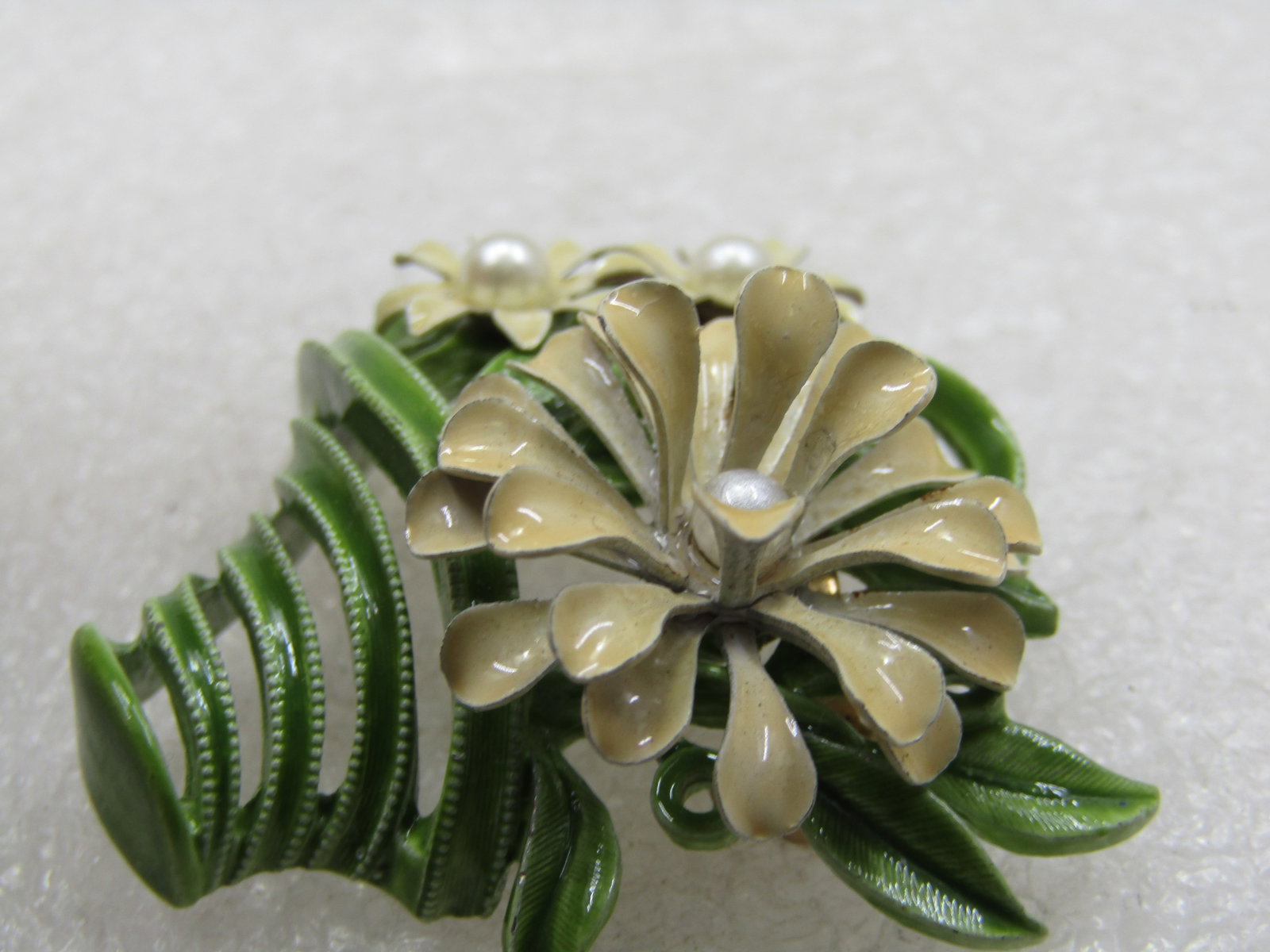 Vintage Enameled Flower Basket & Flowers Brooch, 1940's-1960's - 7
