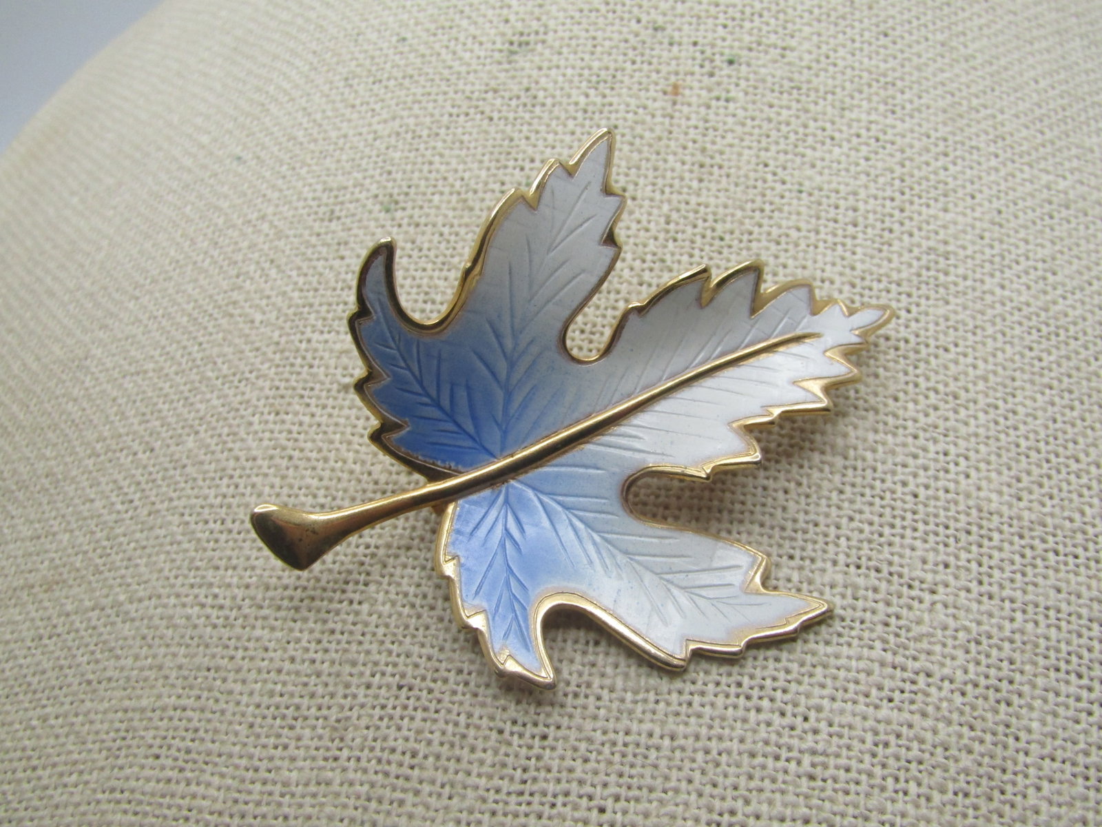 Vintage Blue & White Enameled Leaf Brooch, 1960's-1970's - 2