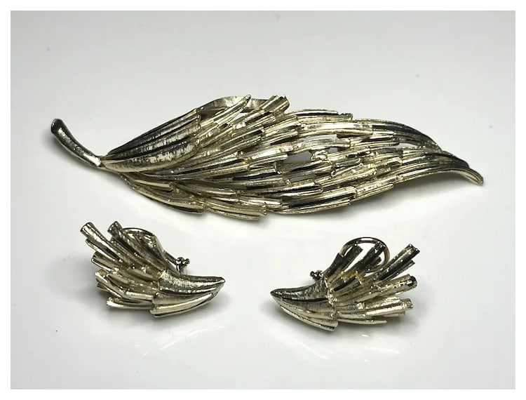 Vintage BSK Hallmarked Leaf Brooch and Clip Earring Set - 2