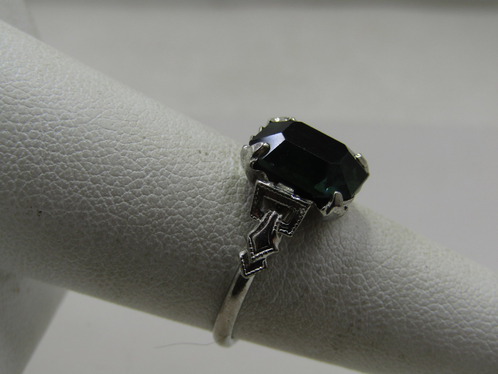 Vintage Plated Green Emerald Cut Glass Stone Ring, Sz. 6 - 3