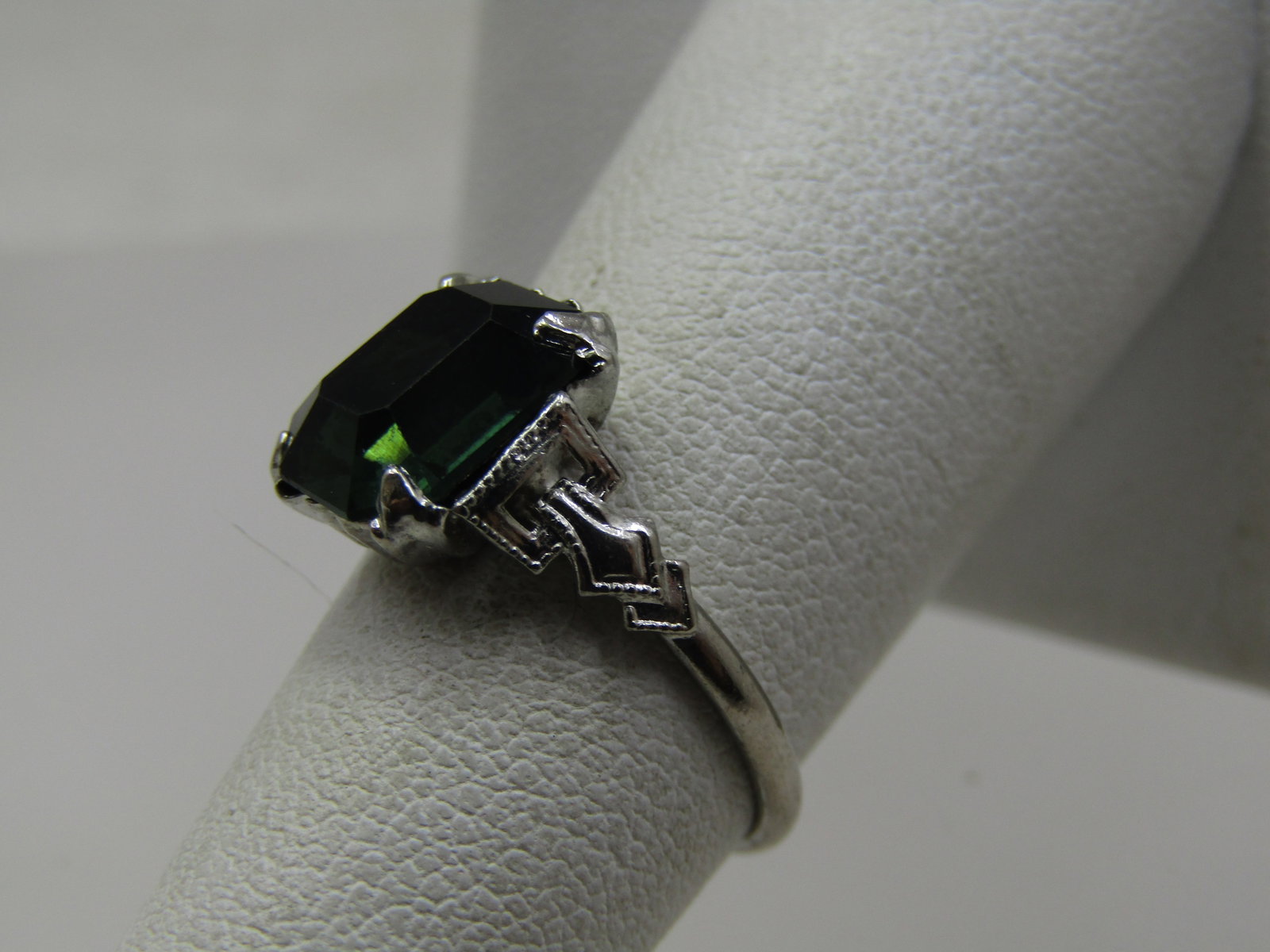 Vintage Plated Green Emerald Cut Glass Stone Ring, Sz. 6 - 4