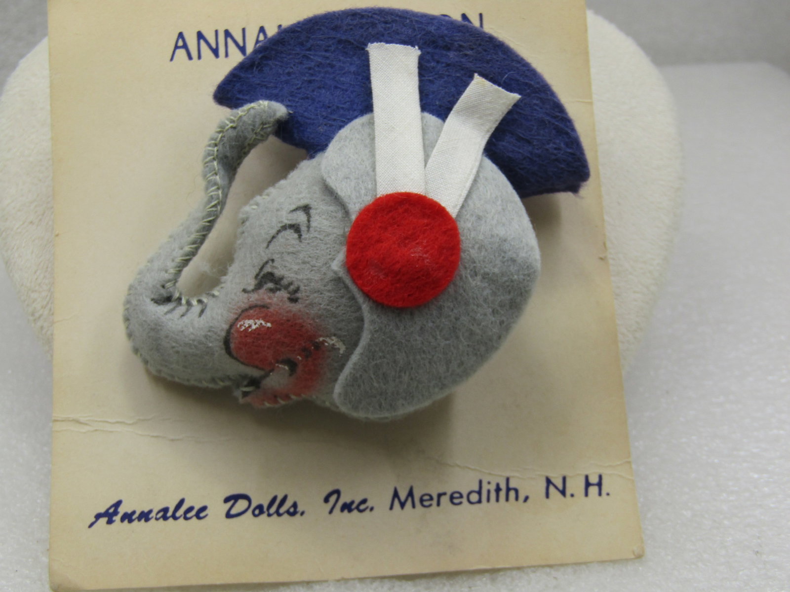 Felt Elephant Brooch Annalee Pin-On, Vintage New on Card, Mint - 3