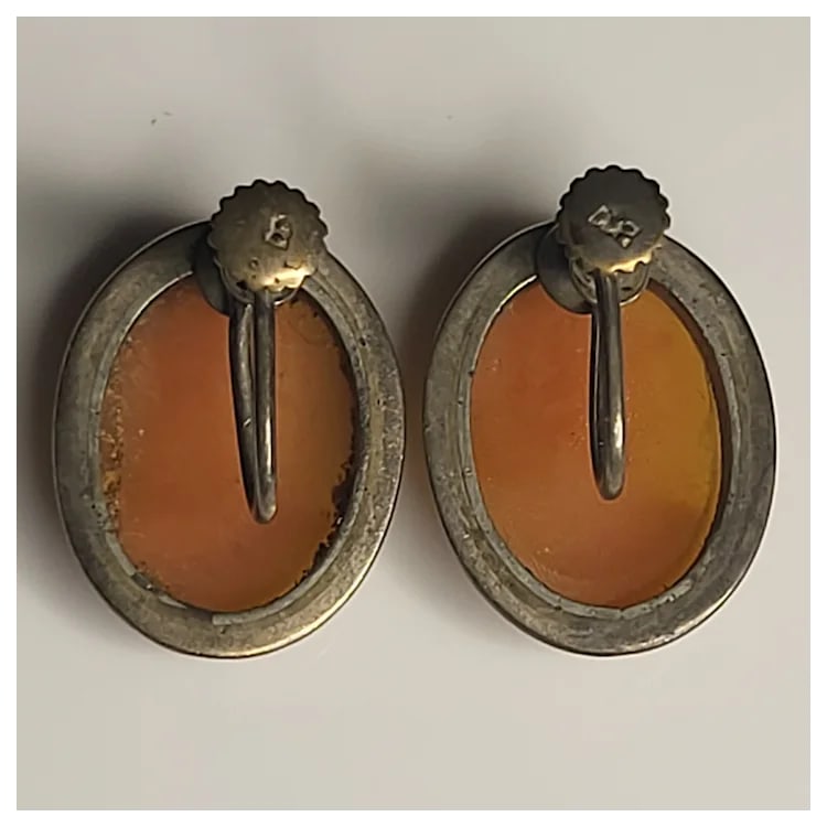 Vintage Shell Cameo Screw-Back Earrings - 3