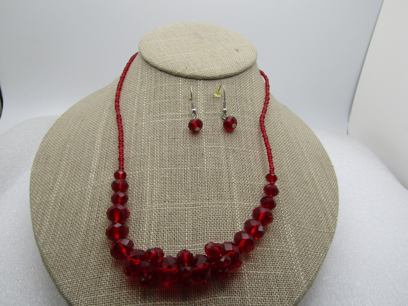 Vintage Red Crystal Faceted BeadedNecklace & Pierced Earrings, 18", 1980's-1990's: Title: Vintage Red Crystal Faceted BeadedNecklace & Pierced Earrings, 18", 1980's-1990's Description: Vintage Red Crystal Faceted BeadedNecklace & Pierced Earrings, 18", 1980's-1990's. The necklace ha
