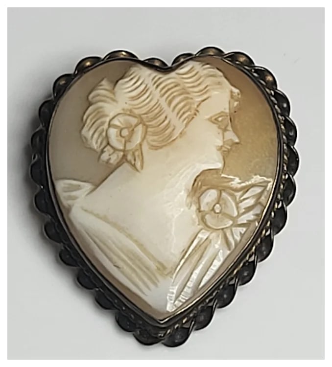 Vintage Heart-Shaped Cameo Brooch/Pin - 2