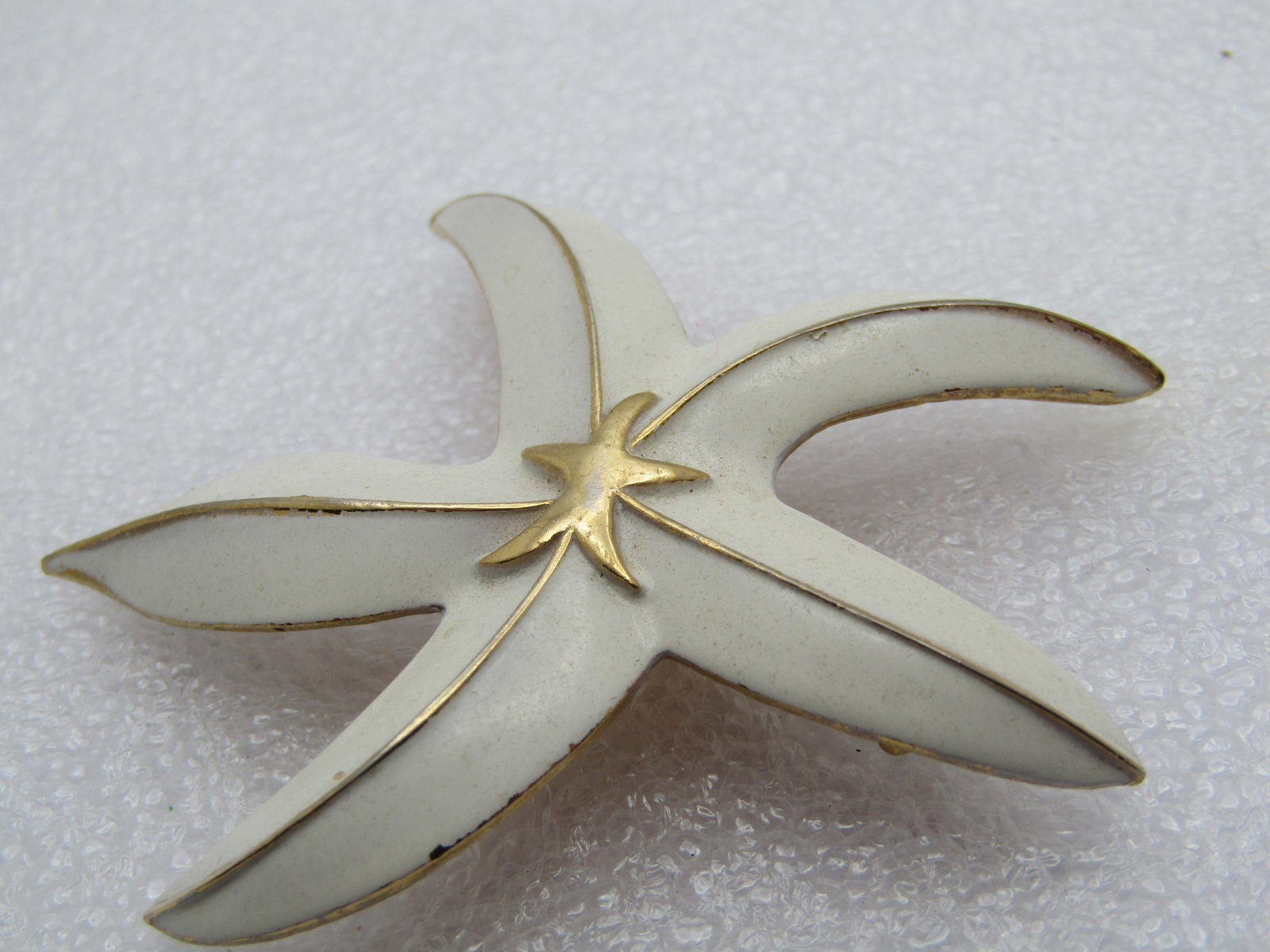 Vintage White Enameled Starfish Brooch, 1960's-1970's - 3