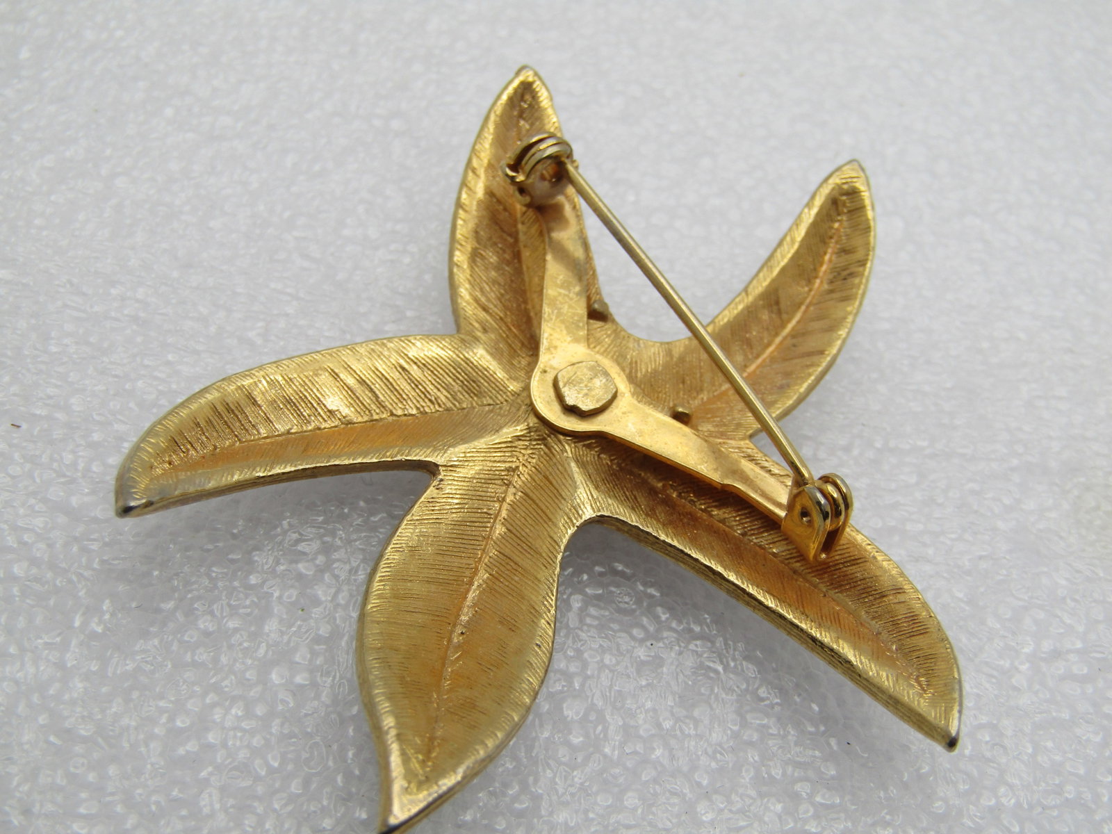 Vintage White Enameled Starfish Brooch, 1960's-1970's - 4