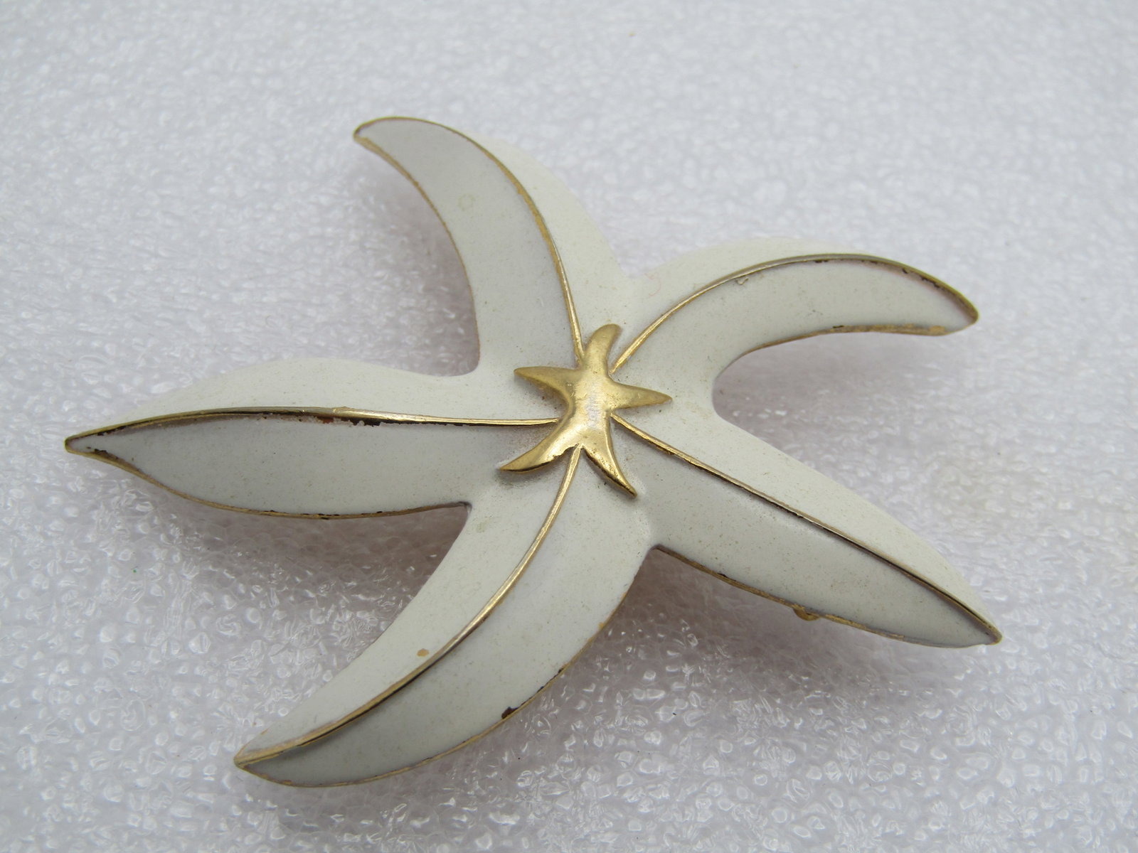 Vintage White Enameled Starfish Brooch, 1960's-1970's - 5