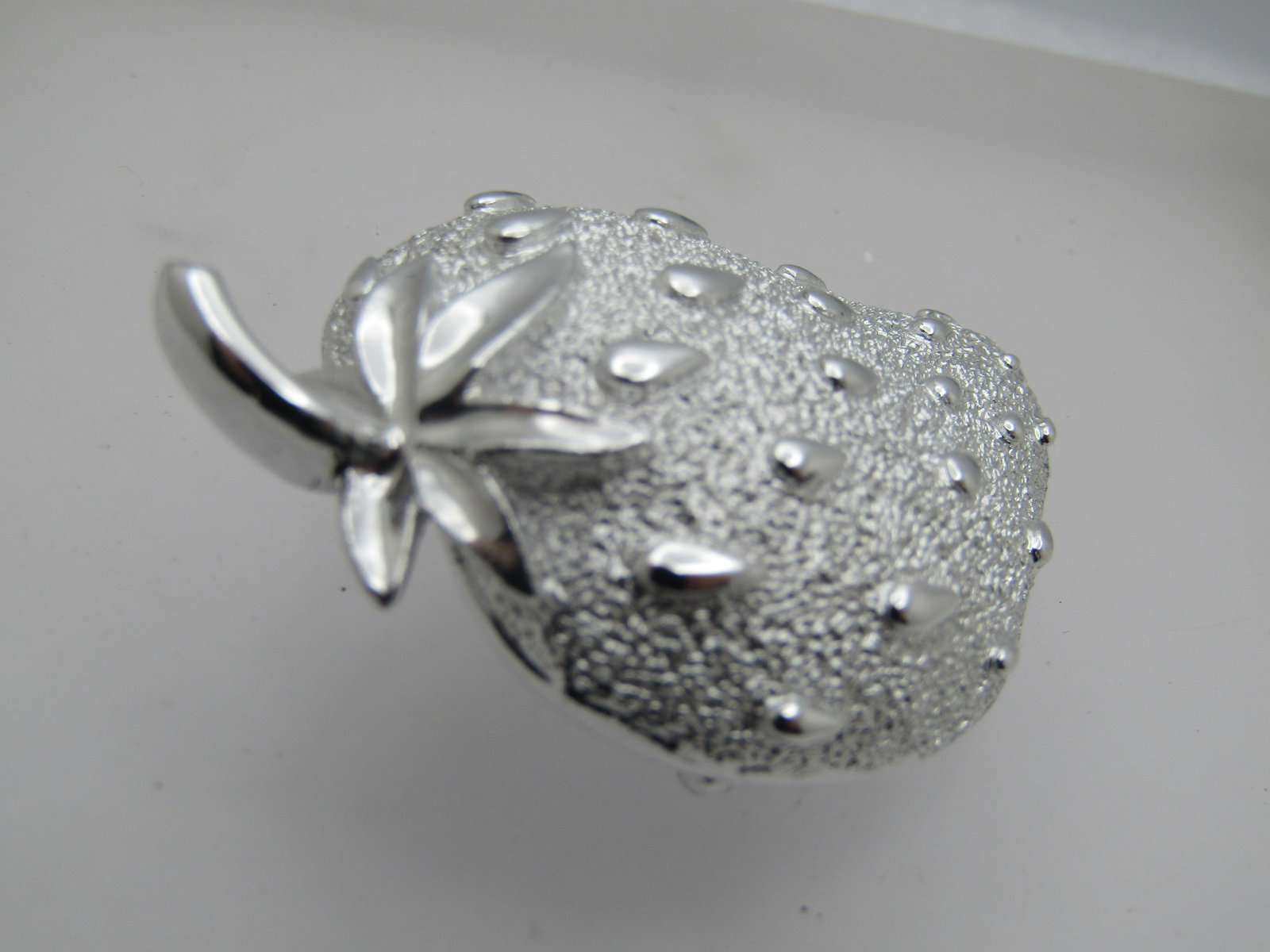 Vintage Strawberry Brooch, Sarah Coventry, 1960's-1970's - 3