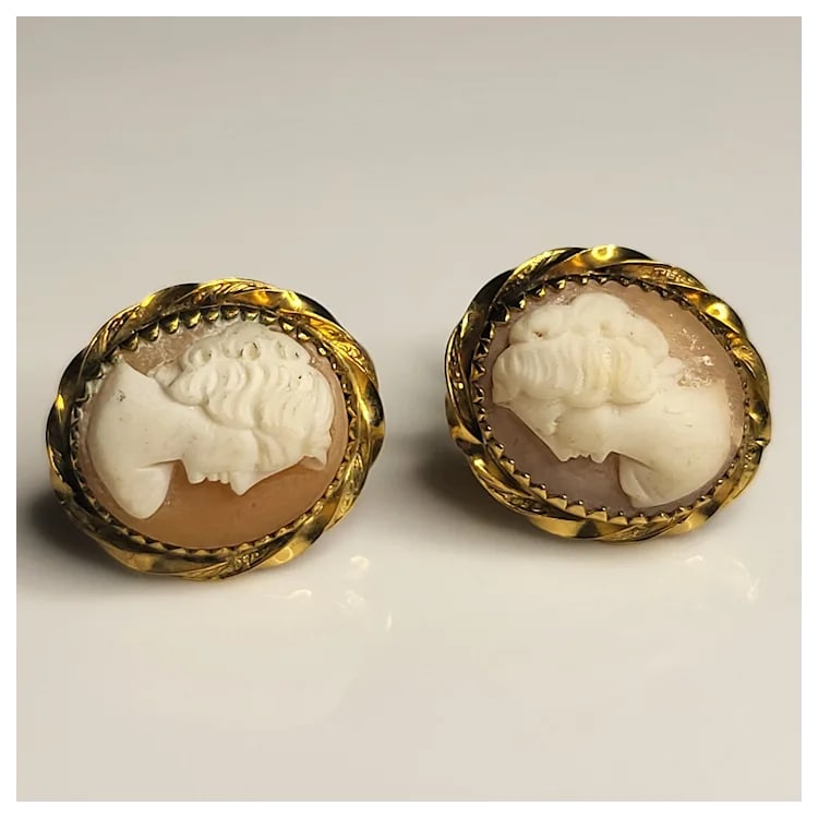 Vintage Shell Cameo Screw Back Earrings - 2