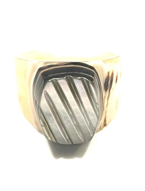 Vintage Shell /Mother of Pearl Signet Style Ring - 2
