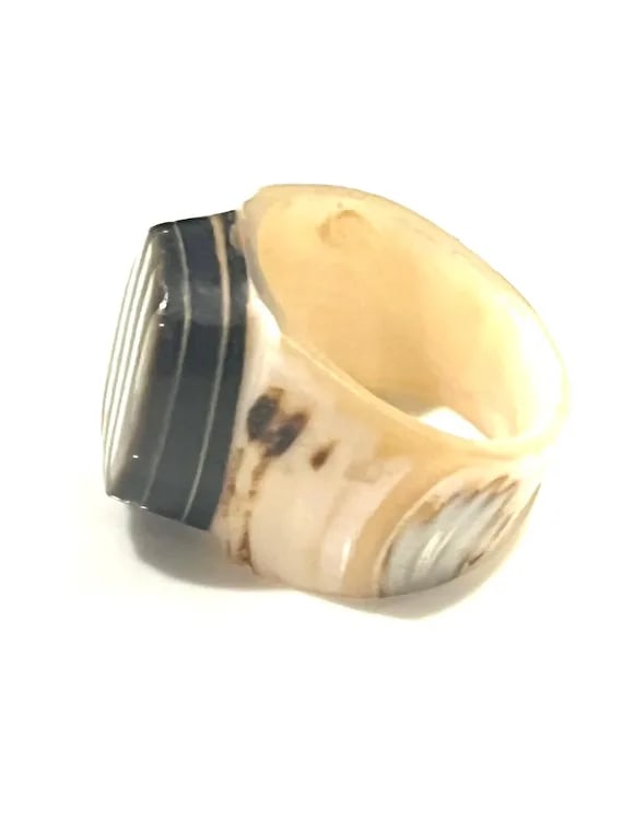 Vintage Shell /Mother of Pearl Signet Style Ring - 4